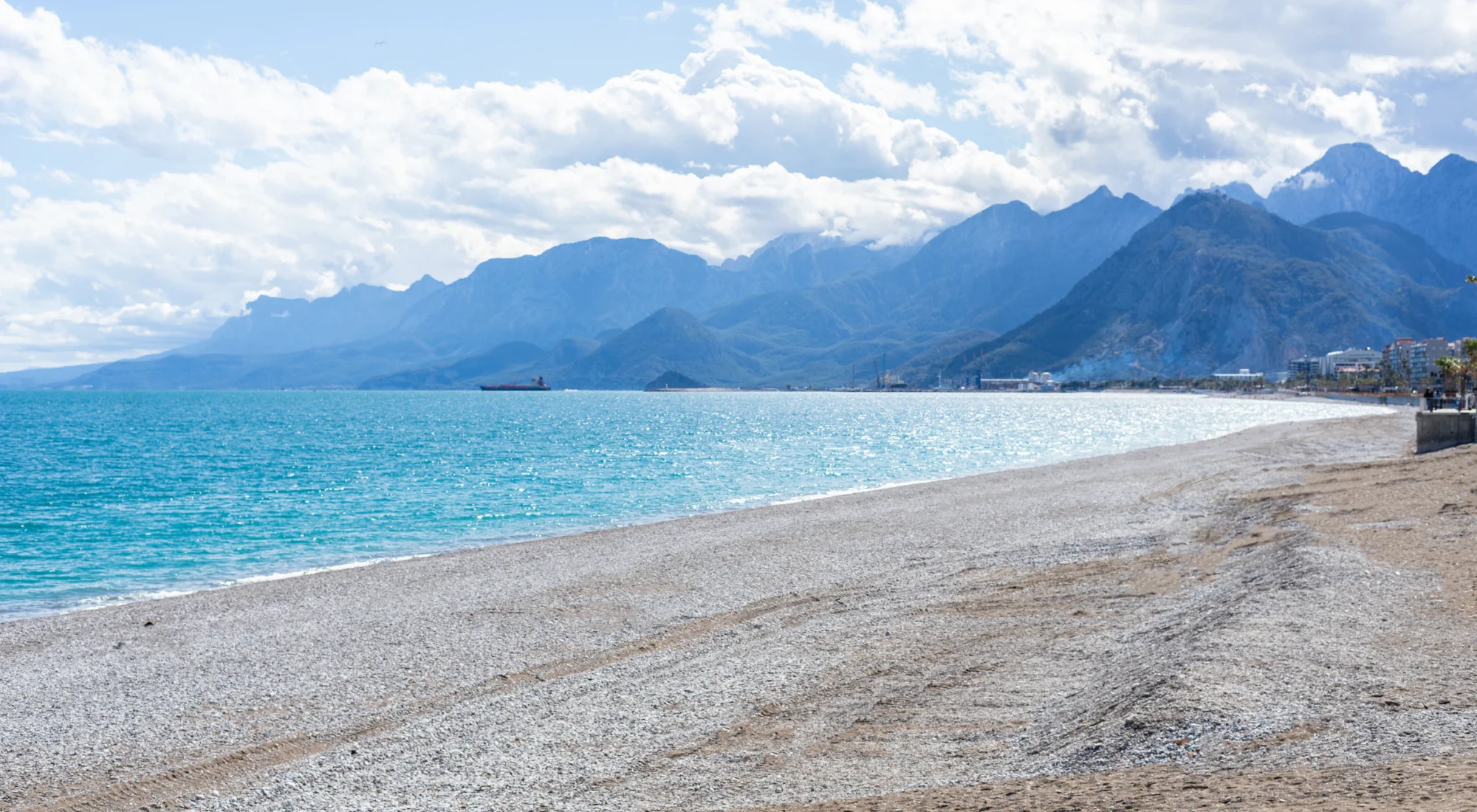 A beach in Antalya with the Taurus mountains behind