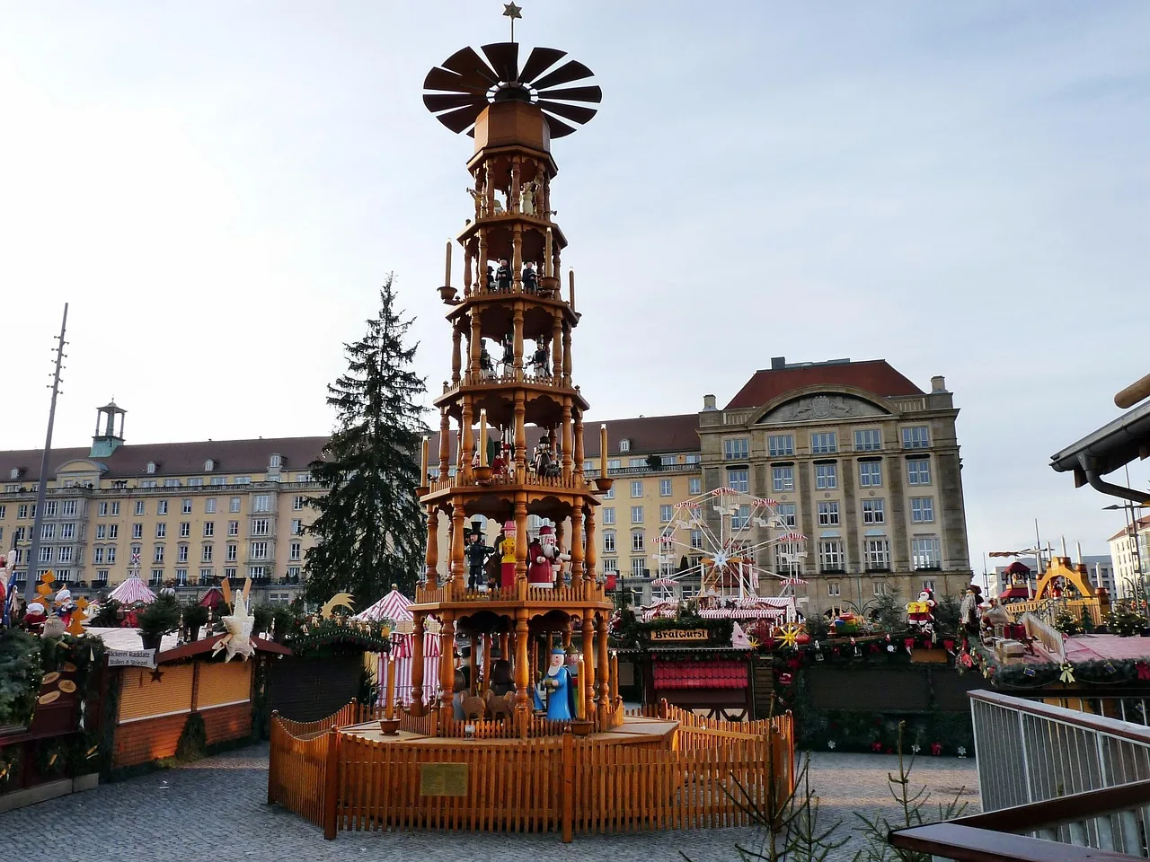 Christmas pyramid at Dresden's Striezelmarkt