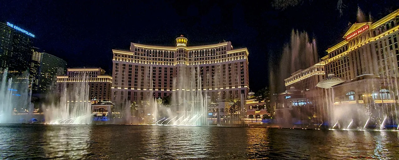 Fountains in front of a hotel on the Las Vegas Strip at night