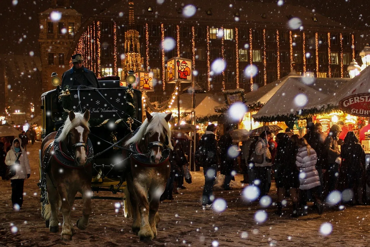 Horse-drawn carriage at Nuremberg's Christmas market in falling snow